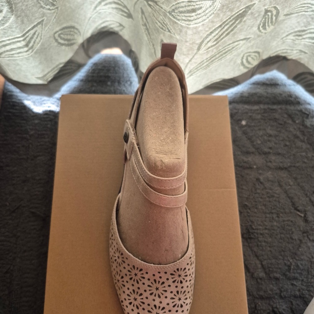 Jbu Women's Bethany Mary Jane Heel Shoe - Picture 5 of 9